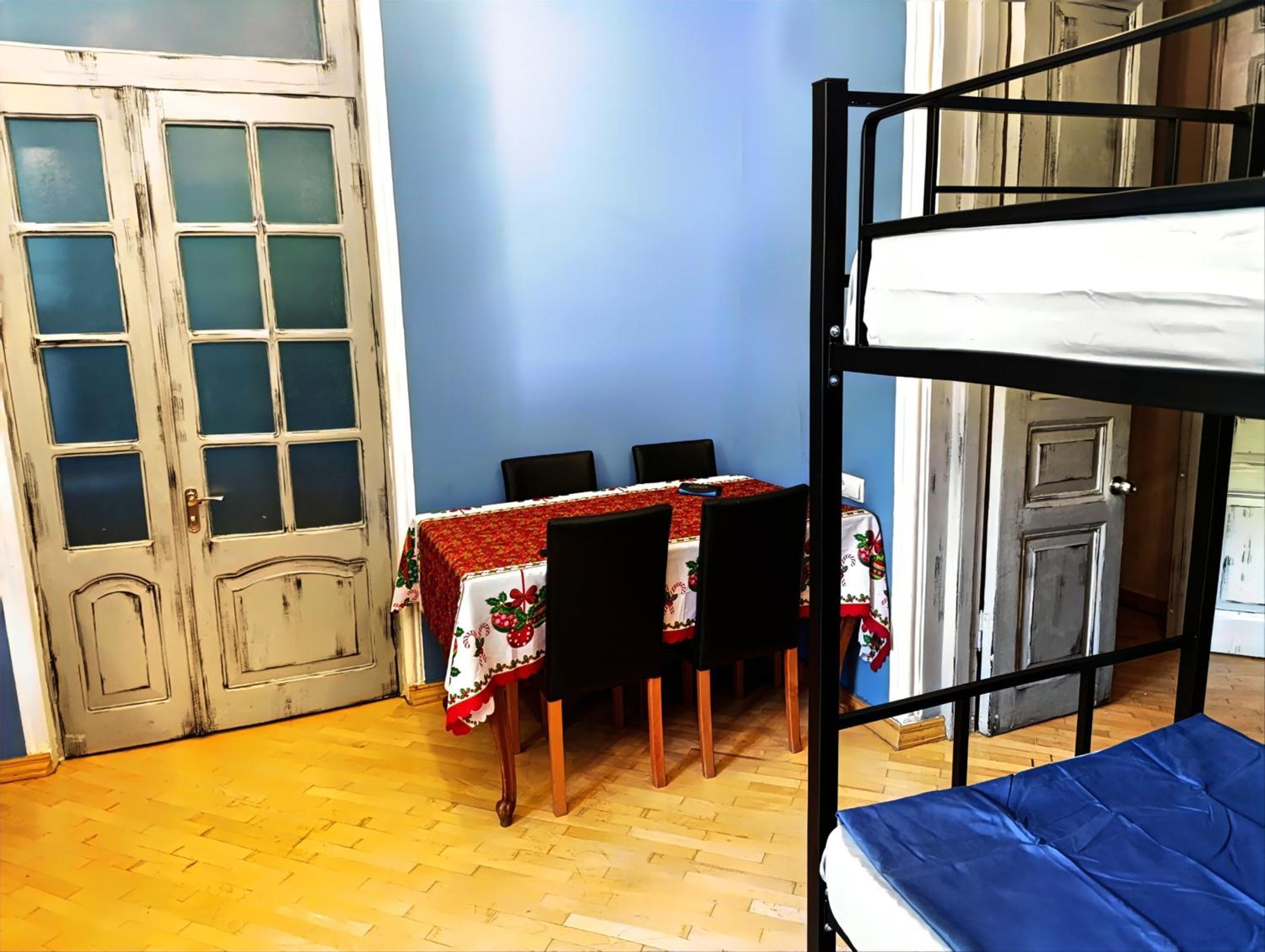 J Square Hostel Tbiliszi Kültér fotó