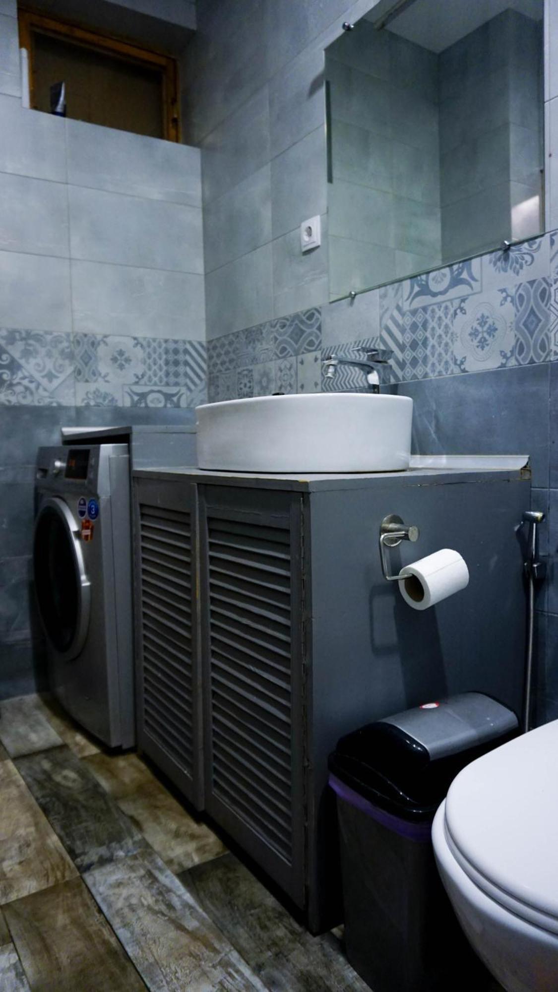 J Square Hostel Tbiliszi Kültér fotó
